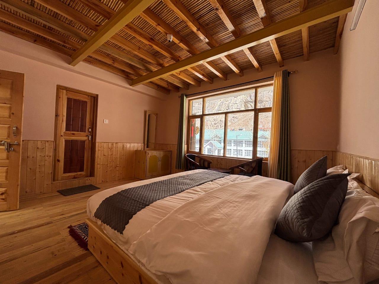  Dekit Donkhang Spiti