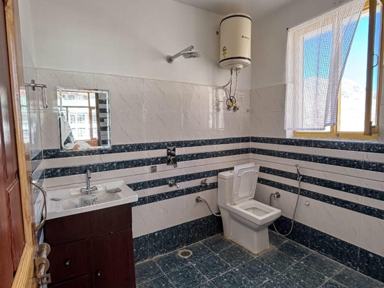  Dekit Donkhang Spiti